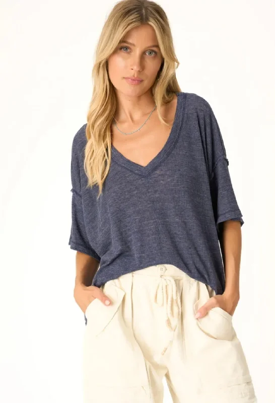 Oh Girl Raw V-Neck in Blue